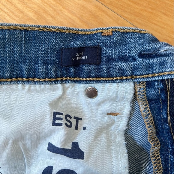 Gap 5” Denim Shorts - 26 - Picture 2 of 3